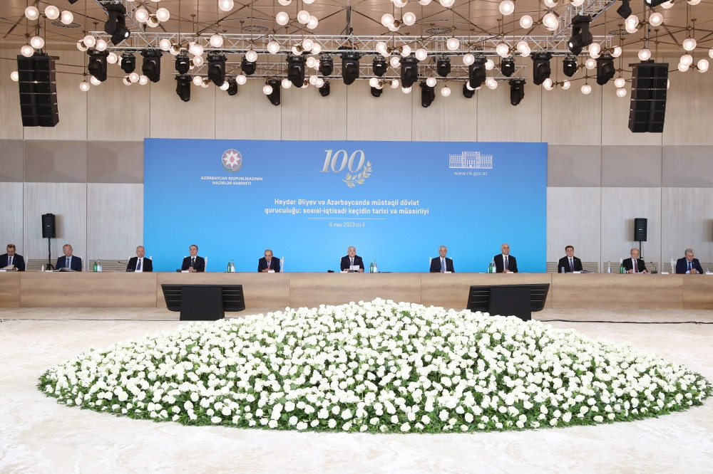 “Heydər Əliyev və Azərbaycanda müstəqil dövlət quruculuğu: sosial-iqtisadi keçidin tarixi və müasirliyi” mövzusunda konfrans keçirilib<font color='red'> - YENİLƏNİB</font><font color=red> - FOTOLAR</font>