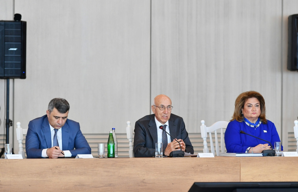 “Heydər Əliyev və Azərbaycanda müstəqil dövlət quruculuğu: sosial-iqtisadi keçidin tarixi və müasirliyi” mövzusunda konfrans keçirilib<font color='red'> - YENİLƏNİB</font><font color=red> - FOTOLAR</font>