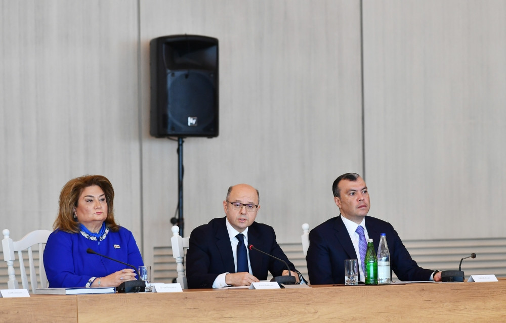 “Heydər Əliyev və Azərbaycanda müstəqil dövlət quruculuğu: sosial-iqtisadi keçidin tarixi və müasirliyi” mövzusunda konfrans keçirilib<font color='red'> - YENİLƏNİB</font><font color=red> - FOTOLAR</font>