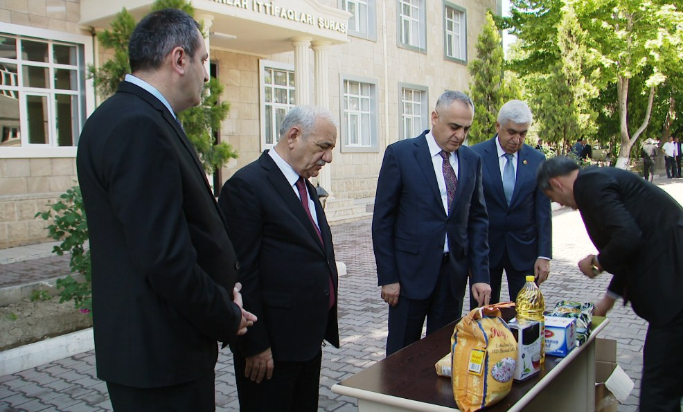 Naxçıvanda 2700 aztəminatlı ailəyə sovqatlar təqdim olunub<font color=red> - FOTOLAR</font>