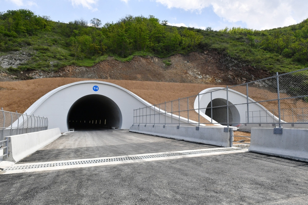 Prezident İlham Əliyev və Mehriban Əliyeva Əhmədbəyli-Füzuli-Şuşa yolunun 66-81-ci kilometrliyində görülən işlərlə tanış olublar<font color=red> - FOTOLAR</font>