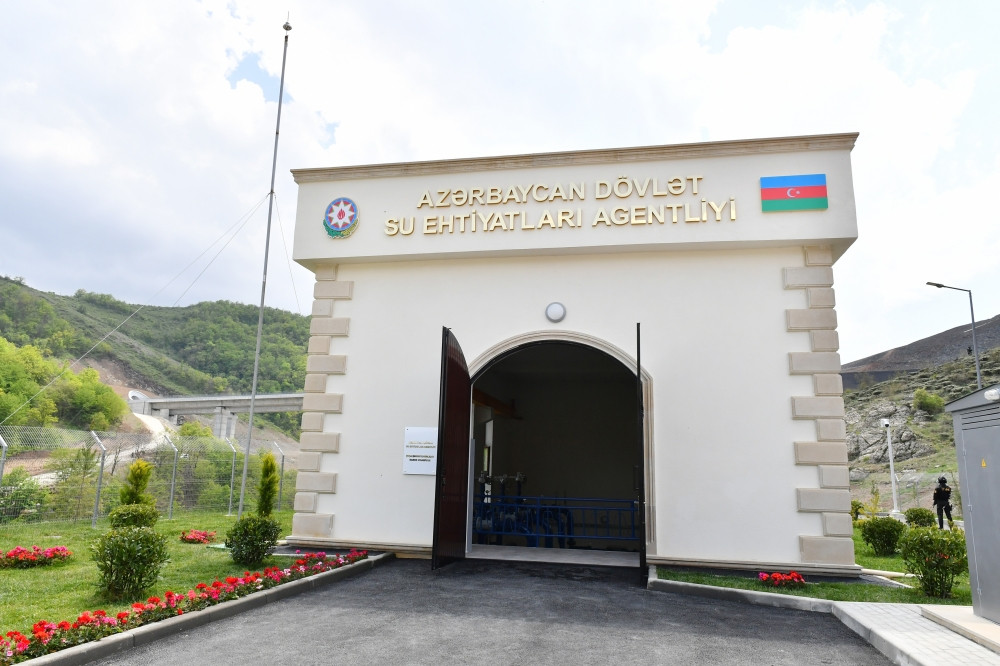 Prezident İlham Əliyev və birinci xanım Mehriban Əliyeva Daşaltı kəndində Zarıslıçay nasos stansiyasının açılışında iştirak ediblər<font color=red> - FOTOLAR</font>