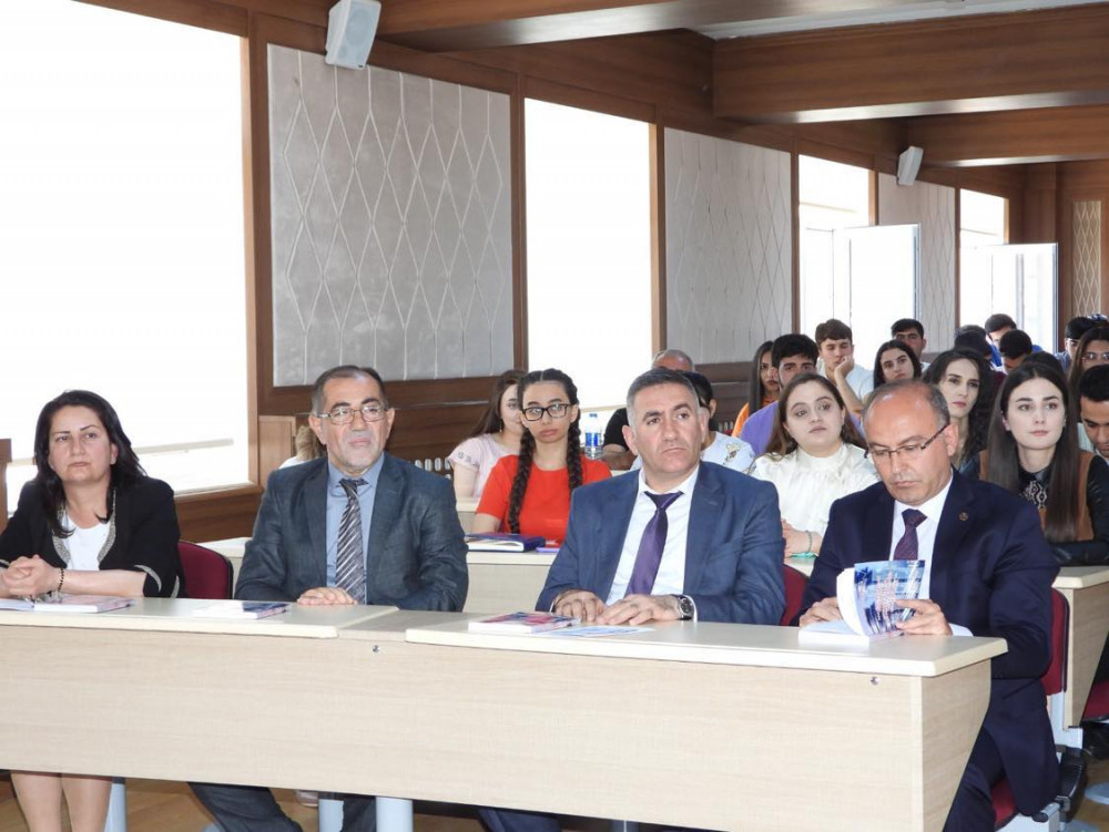 “Naxçıvan” Universitetində kitab təqdimatı keçirilib<font color=red> - FOTOLAR</font>