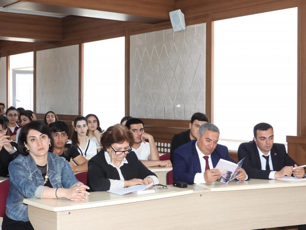 “Naxçıvan” Universitetində kitab təqdimatı keçirilib<font color=red> - FOTOLAR</font>