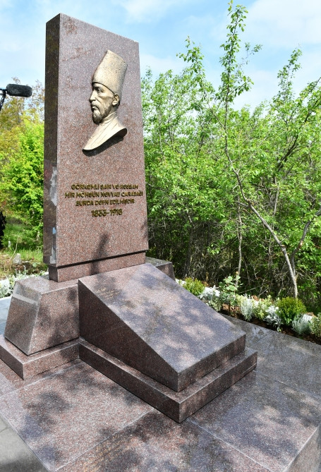 Prezident İlham Əliyev Cıdır düzündə Mir Möhsün Nəvvab Qarabağinin məzarını ziyarət edib<font color=red> - FOTOLAR</font>