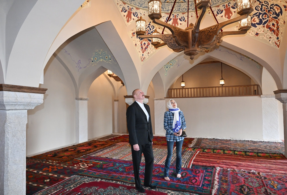 Prezidenti İlham Əliyev və birinci xanım Mehriban Əliyeva Şuşada Mehmandarovların malikanə kompleksinin açılışında iştirak ediblər<font color=red> - FOTOLAR</font>