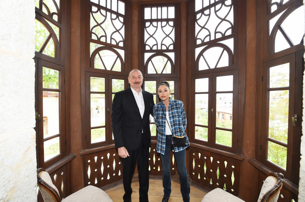 Prezidenti İlham Əliyev və birinci xanım Mehriban Əliyeva Şuşada Mehmandarovların malikanə kompleksinin açılışında iştirak ediblər<font color=red> - FOTOLAR</font>