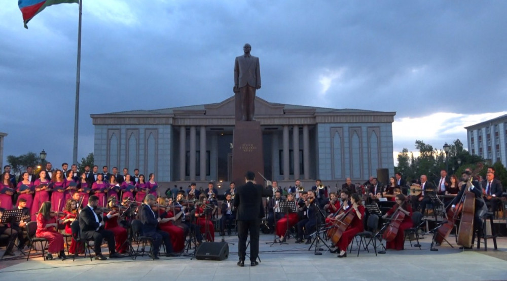 Ulu öndərin 100 illik yubileyinə həsr olunan konsert proqramı keçirilib<font color=red> - FOTOLAR</font>