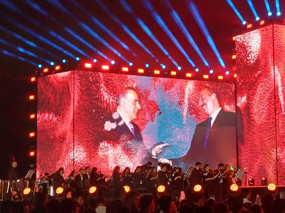 <strong>Naxçıvanda Ulu Öndərin 100 illik yubileyinə həsr olunan möhtəşəm tədbir keçirilib<font color='red'> - YENİLƏNİB</font><font color=red> - VİDEO</font></strong>