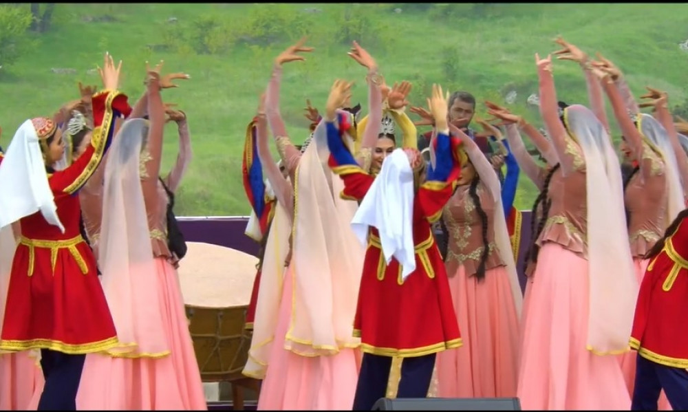 Birinci vitse-prezident Mehriban Əliyeva “Xarıbülbül” Beynəlxalq Musiqi Festivalından görüntülər paylaşıb<font color=red> - FOTOLAR</font>