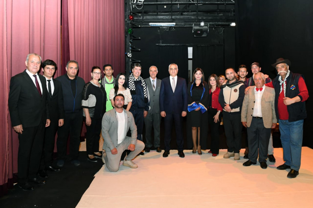 Naxçıvan Dövlət Milli Dram Teatrında “Cibimizdəki dəlilik” tamaşası təqdim olunub<font color=red> - FOTOLAR</font>