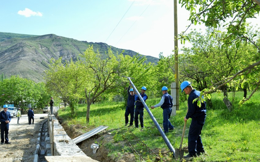 Şahbuzun Kolanı kəndində rabitə xətləri yenilənir<font color=red> - FOTOLAR</font>