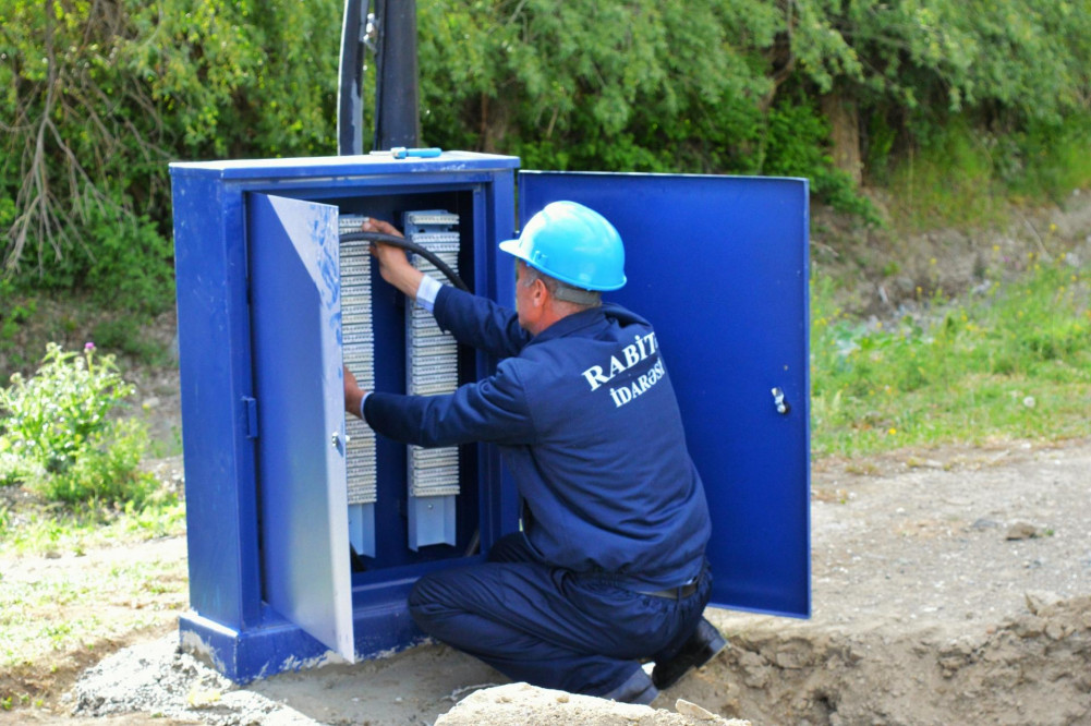 Şahbuzun Kolanı kəndində rabitə xətləri yenilənir<font color=red> - FOTOLAR</font>