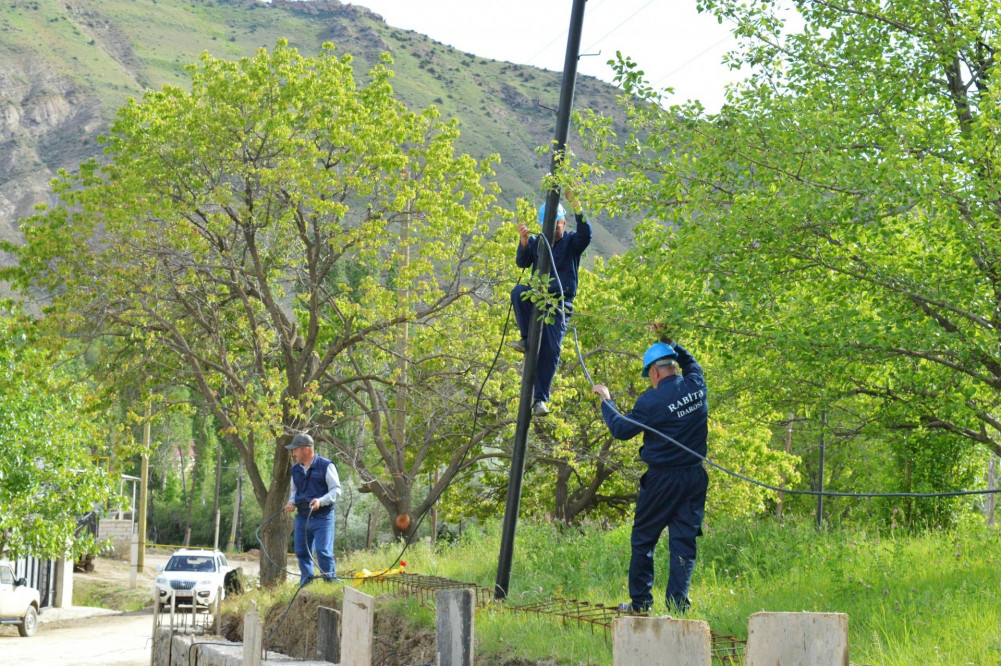 Şahbuzun Kolanı kəndində rabitə xətləri yenilənir<font color=red> - FOTOLAR</font>