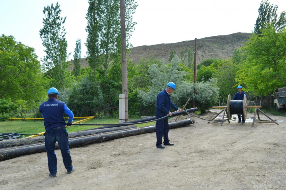 Şahbuzun Kolanı kəndində rabitə xətləri yenilənir<font color=red> - FOTOLAR</font>