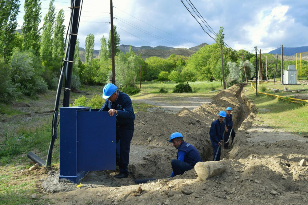 Şahbuzun Kolanı kəndində rabitə xətləri yenilənir<font color=red> - FOTOLAR</font>