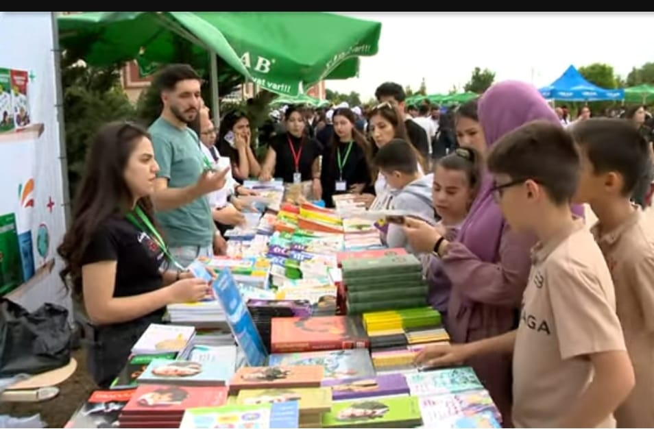 Naxçıvanda keçirilən ilk kitab ziyafətindən təəssüratlar<font color=red> - FOTOLAR</font>