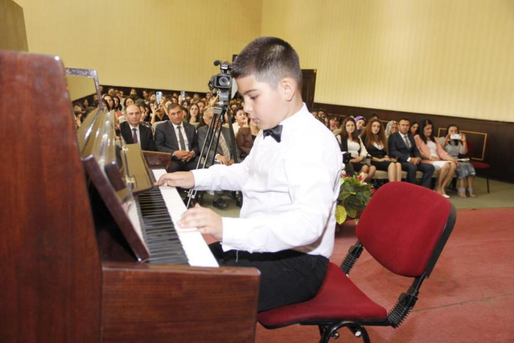 Naxçıvan şəhər 4 nömrəli Uşaq Musiqi Məktəbinin şagirdləri konsert proqramı təşkil edib<font color=red> - FOTOLAR</font>
