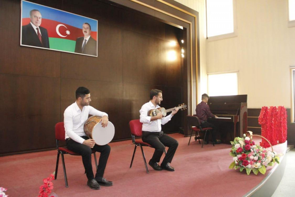 Naxçıvan şəhər 4 nömrəli Uşaq Musiqi Məktəbinin şagirdləri konsert proqramı təşkil edib<font color=red> - FOTOLAR</font>