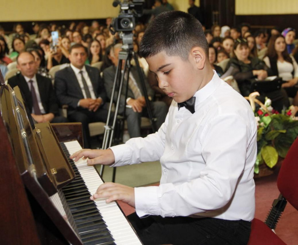 Naxçıvan şəhər 4 nömrəli Uşaq Musiqi Məktəbinin şagirdləri konsert proqramı təşkil edib<font color=red> - FOTOLAR</font>