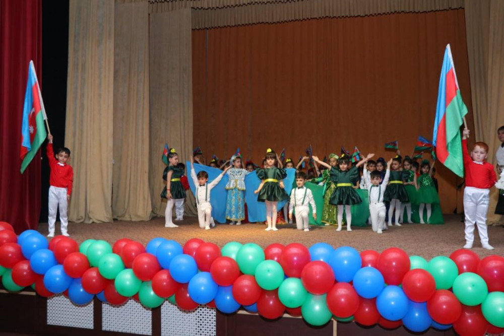 “Heydər Əliyev İli” çərçivəsində məktəblilərin konsert proqramı təşkil edilib<font color=red> - FOTOLAR</font>