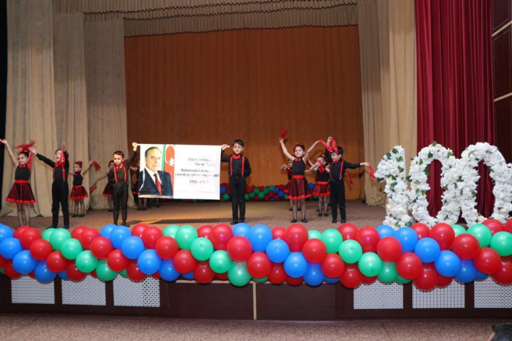 “Heydər Əliyev İli” çərçivəsində məktəblilərin konsert proqramı təşkil edilib<font color=red> - FOTOLAR</font>