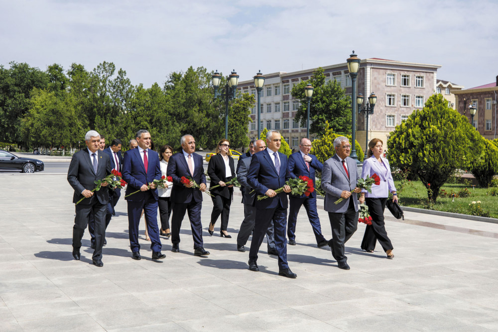 <strong>Naxçıvanda Ümummilli Liderin 100 illik yubileyinə həsr olunmuş “Heydər Əliyev və milli dövlətçilik məsələləri” respublika elmi konfransı keçirilib<font color='red'> - YENİLƏNİB</font><font color=red> - FOTOLAR</font></strong>