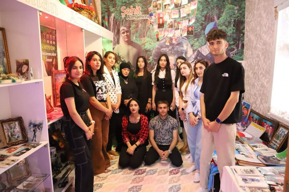 Naxçıvanda gənclər şəhid ailələrini ziyarət edib<font color=red> - FOTOLAR</font>