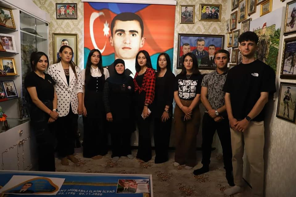Naxçıvanda gənclər şəhid ailələrini ziyarət edib<font color=red> - FOTOLAR</font>