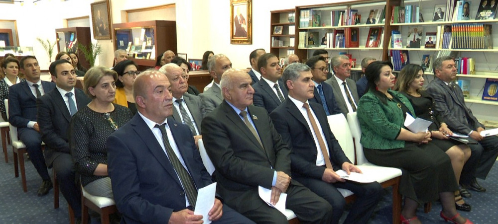 “Heydər Əliyev İli” çərçivəsində elmi-nəzəri konfrans keçirilib<font color=red> - FOTOLAR</font>