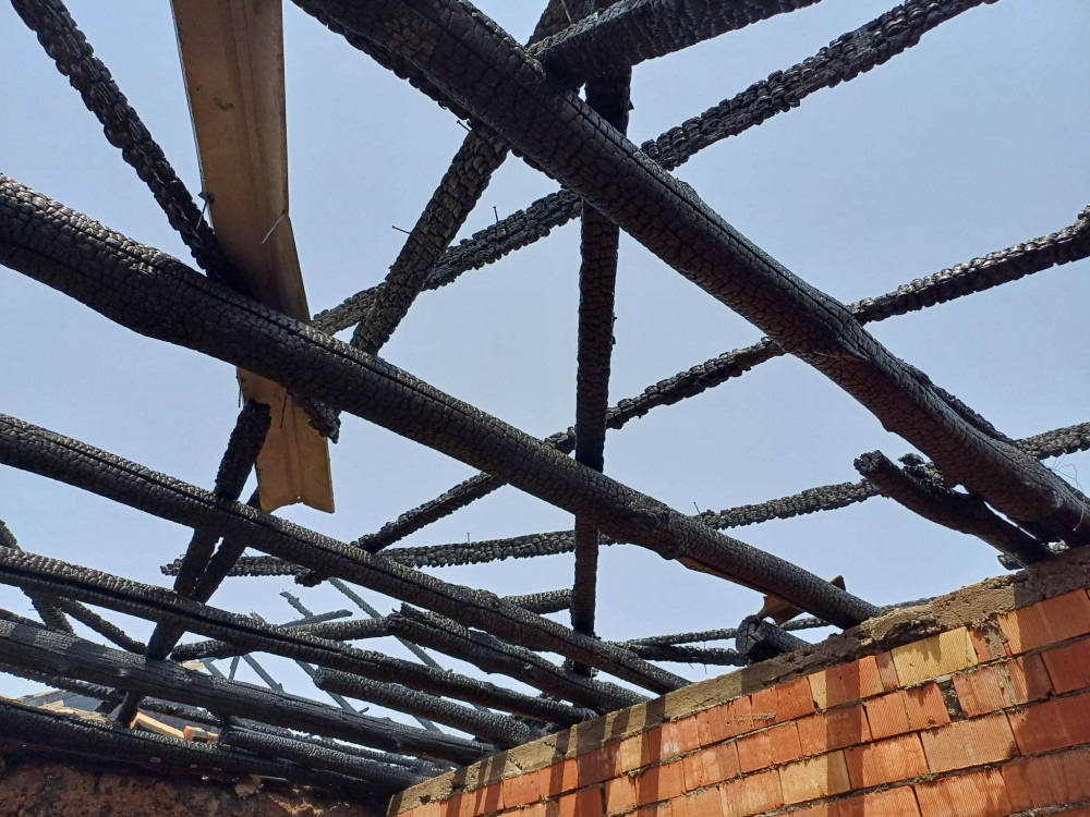 Naxçıvan şəhəri Əliabad qəsəbəsində fərdi yaşayış evi yanıb<font color=red> - FOTOLAR</font>