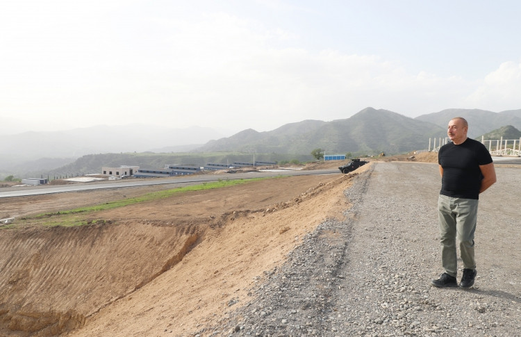 Prezident İlham Əliyev Laçın şəhərində Aqro və Sənaye Parkında görülən işlərlə tanış olub<font color=red> - FOTOLAR</font>