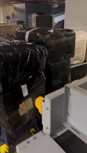 Dubay-Bakı aviareysi ilə gələn bir qrup şəxs malları gömrük ödənişləri etmədən keçirməyə cəhd göstərib<font color=red> - FOTOLAR</font>