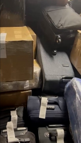 Dubay-Bakı aviareysi ilə gələn bir qrup şəxs malları gömrük ödənişləri etmədən keçirməyə cəhd göstərib<font color=red> - FOTOLAR</font>