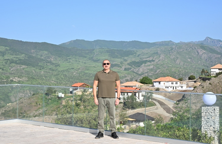 Laçın şəhərində Xosrov bəy Sultanov və Zəngəzur küçələrinin kəsişməsində lövhələrin açılışı olub<font color=red> - FOTOLAR</font>