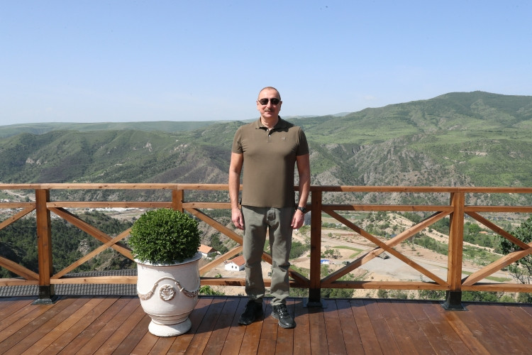 Prezident İlham Əliyevə Laçın şəhərinin Baş planı təqdim olunub<font color=red> - FOTOLAR</font>