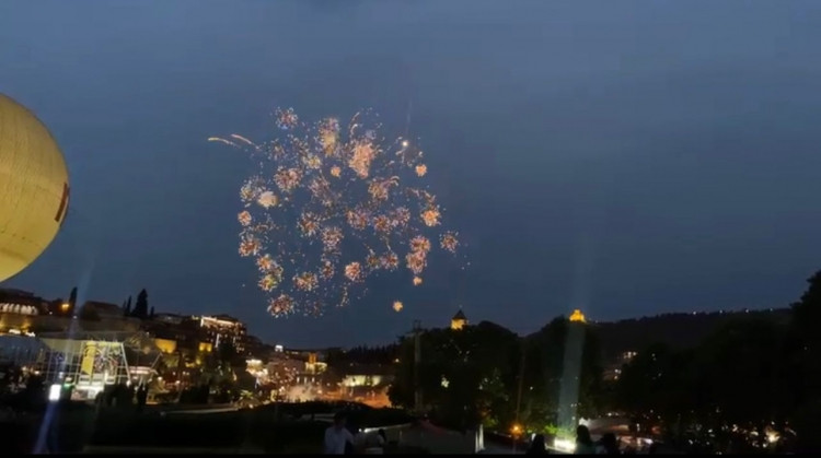 Tbilisidəki teleqüllə və “Sülh körpüsü” Azərbaycan bayrağının rəngləri ilə işıqlandırılıb<font color=red> - FOTOLAR</font>