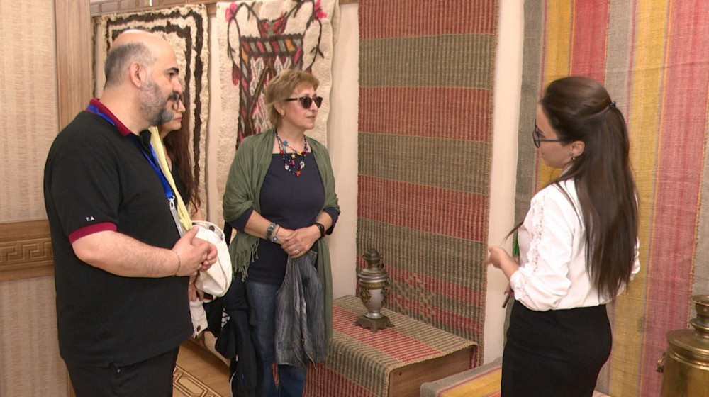 "Naxçıvan Bəşəriyyətin Beşiyi" VI Beynəlxalq Rəsm Festivalının iştirakçıları Naxçıvandadır<font color=red> - FOTOLAR</font>