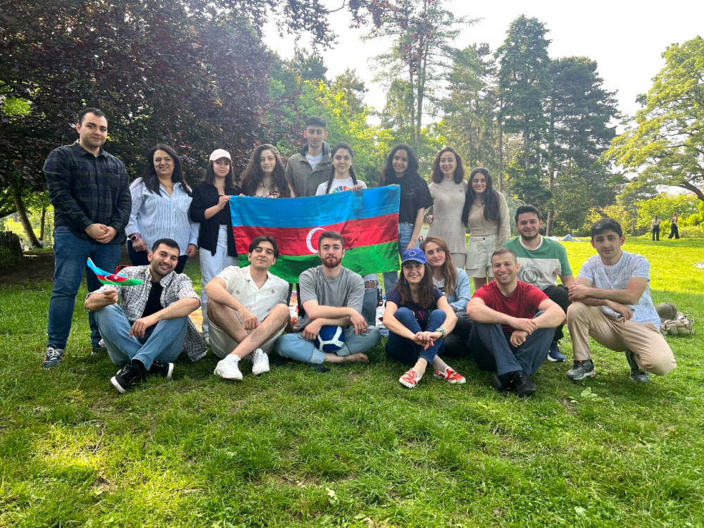 Xaricdə təhsil alan gənclər Müstəqillik Gününə həsr olunmuş tədbirlər keçirib<font color=red> - FOTOLAR</font>