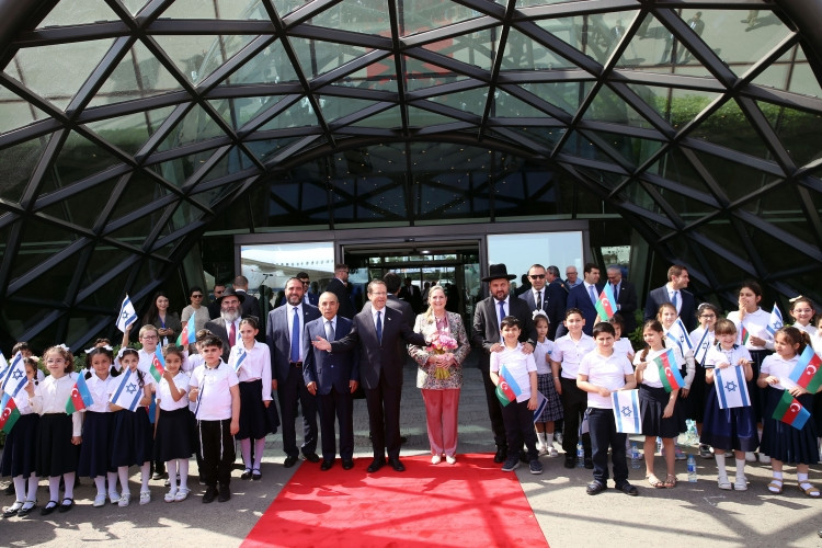 İsrail Prezidenti İshaq Hersoq Azərbaycana rəsmi səfərə gəlib<font color=red> - FOTOLAR</font>