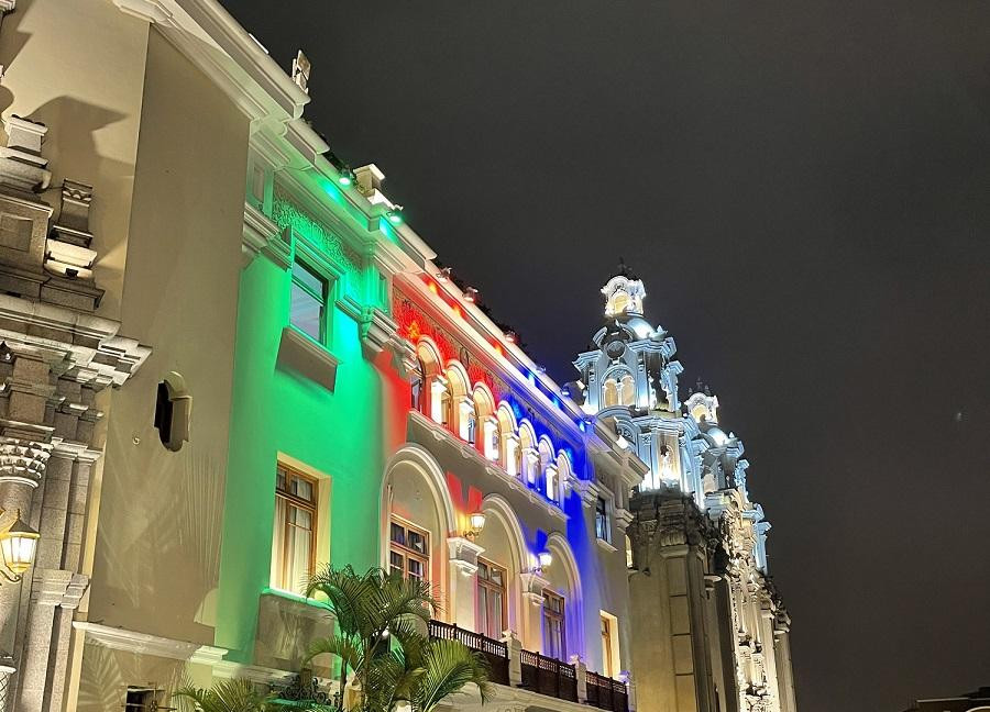 Lima şəhərinin mərkəzi Azərbaycan bayrağının rənglərinə boyanıb<font color=red> - FOTOLAR</font>