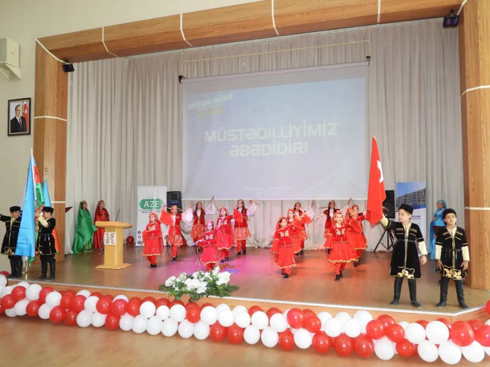 "Naxçıvan" Universitetində “Müstəqilliyimiz əbədidir!” adlı tədbir keçirilib<font color=red> - FOTOLAR</font>