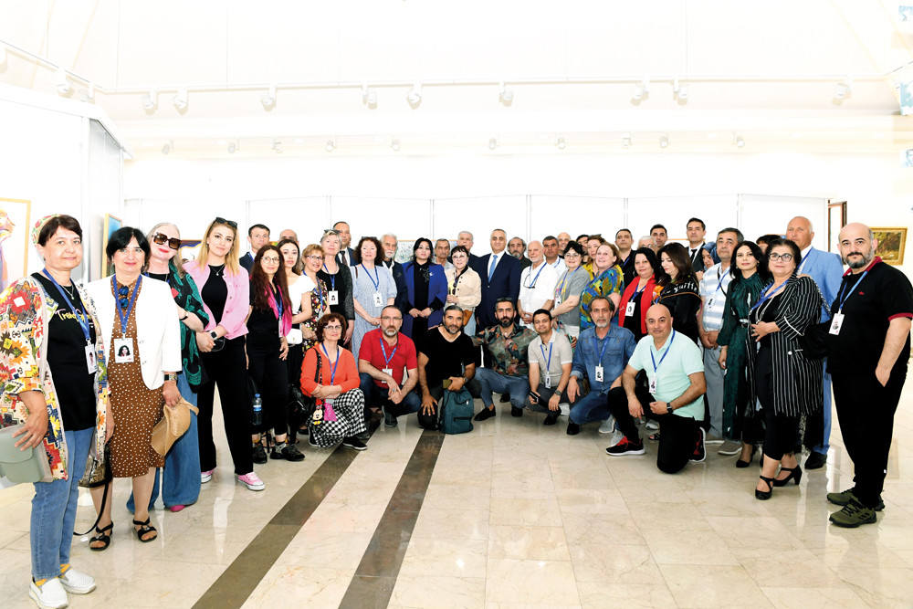 “Naxçıvan – bəşəriyyətin beşiyi” VI Beynəlxalq Rəsm Festivalı iştirakçılarının əsərlərindən ibarət sərgi açılıb<font color=red> - FOTOLAR</font>