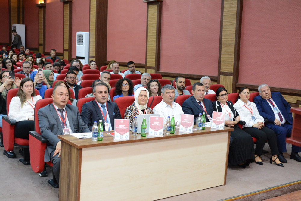 Naxçıvanda Beynəlxalq Apiterapiya və Təbiət konqresi keçirilib<font color=red> - FOTOLAR</font>