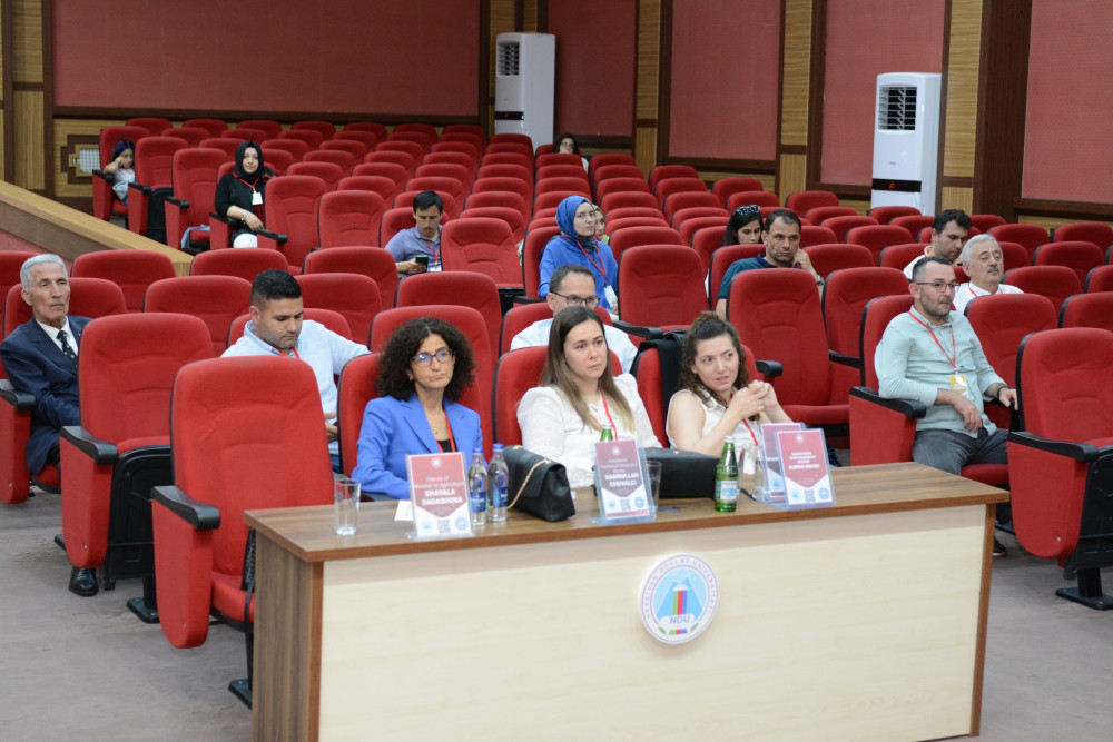 Naxçıvanda Beynəlxalq Apiterapiya və Təbiət konqresi keçirilib<font color=red> - FOTOLAR</font>