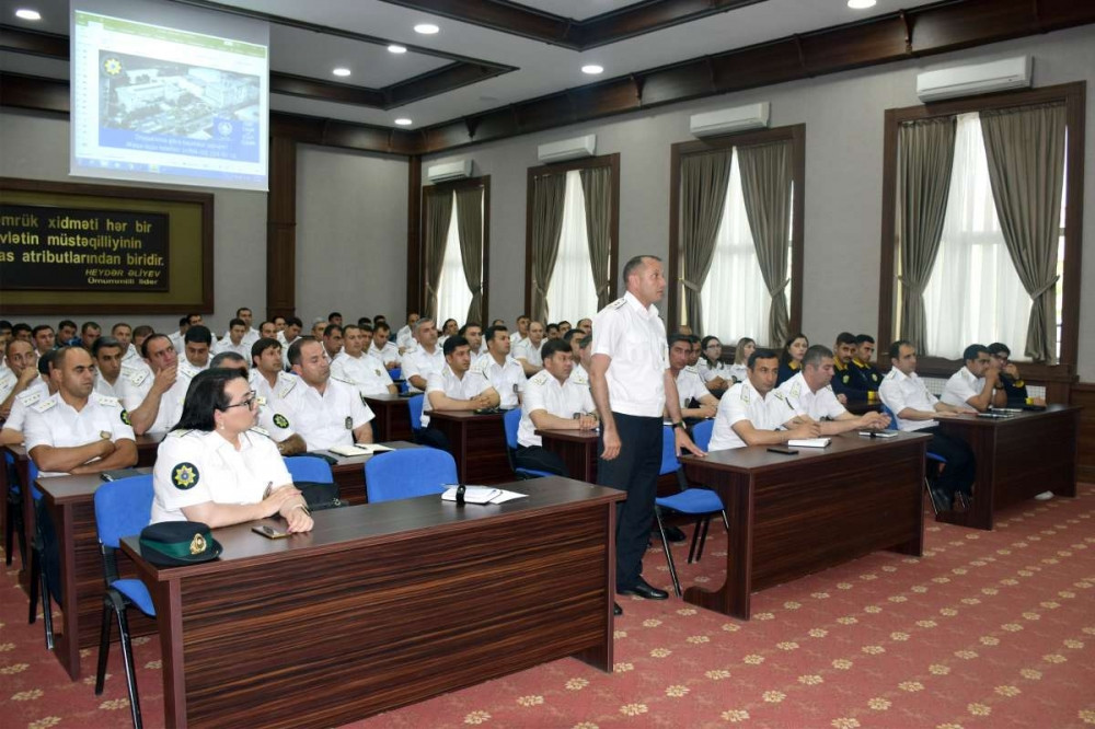 Naxçıvan Baş Gömrük İdarəsində təlim keçirilib<font color=red> - FOTOLAR</font>