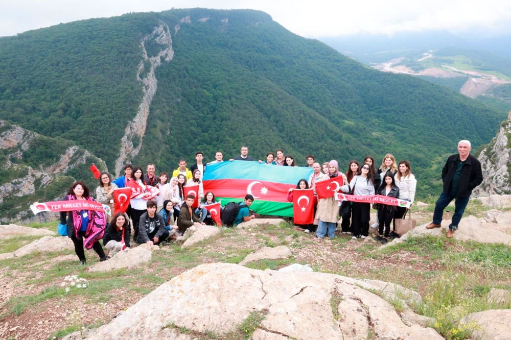 Türkiyəli məktəblilər Şuşada<font color=red> - FOTOLAR</font>