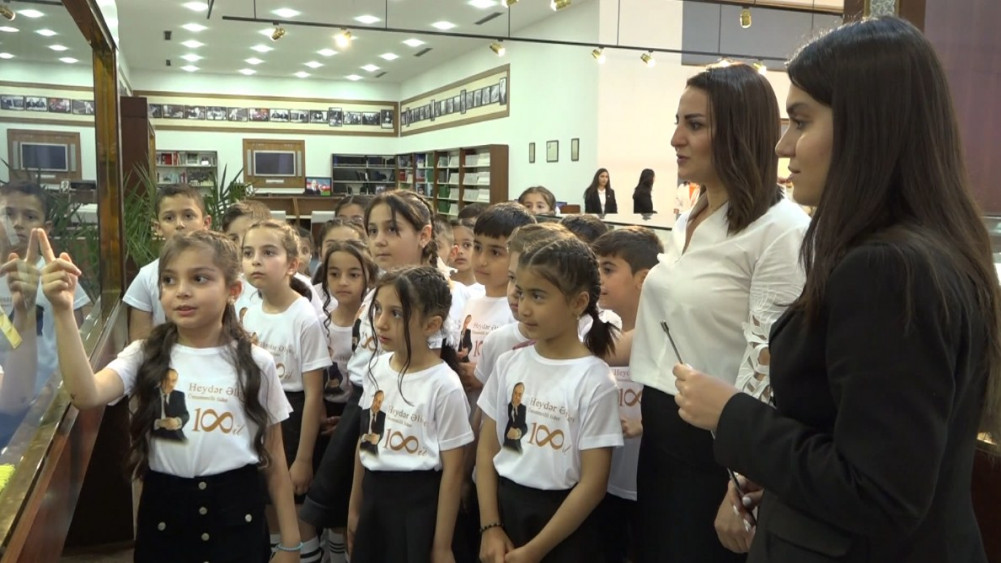 Şagirdlər Heydər Əliyev Muzeyini ziyarət ediblər<font color=red> - FOTOLAR</font>