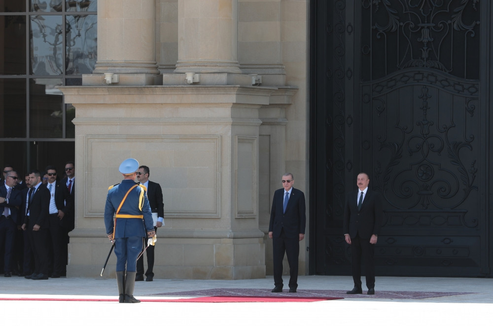 Azərbaycan Prezidentinin dəvəti ilə ölkəmizə dövlət səfərinə gələn Türkiyə Prezidenti Rəcəb Tayyib Ərdoğanın rəsmi qarşılanma mərasimi olub<font color='red'> - YENİLƏNİB</font><font color=red> - FOTOLAR</font>