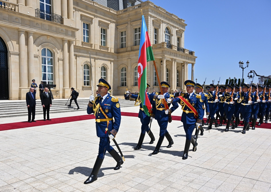 Azərbaycan Prezidentinin dəvəti ilə ölkəmizə dövlət səfərinə gələn Türkiyə Prezidenti Rəcəb Tayyib Ərdoğanın rəsmi qarşılanma mərasimi olub<font color='red'> - YENİLƏNİB</font><font color=red> - FOTOLAR</font>